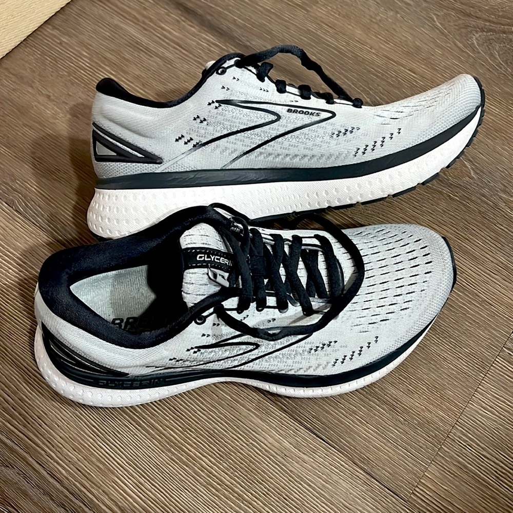 BRAND NEW WOMENS NEVER WORN BROOKS GLYCERIN 19 SNEAKERS